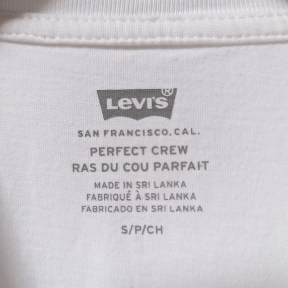 NWOT Levi's White Perfect Crew Tee - Picture 2 of 3